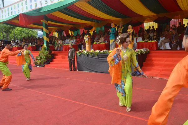 Tarakan Indonesia Juli 2018 Indonesische Traditionele Dansattracties Door Prachtige Dansers — Stockfoto