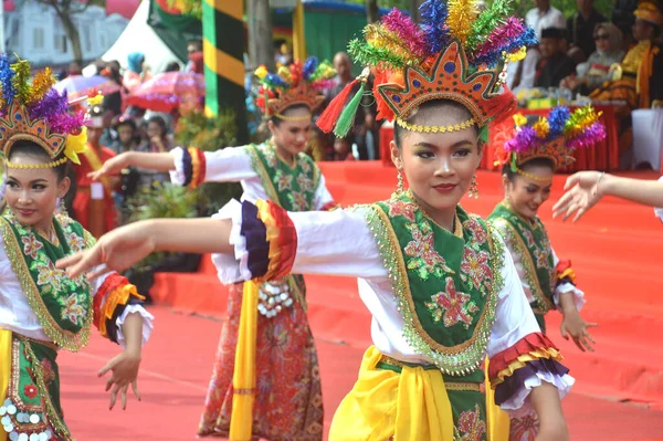 Tarakan Indonézia 2018 Július Indonéz Táncosok Hagyományos Tánc Attrakciói — Stock Fotó