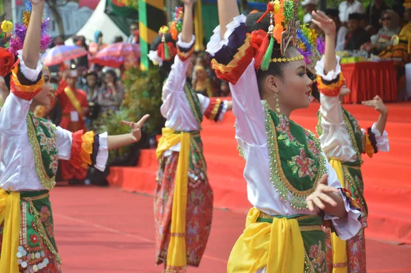 Tarakan Indonesia Juli 2018 Indonesiska Traditionella Dansattraktioner Vackra Dansare — Stockfoto