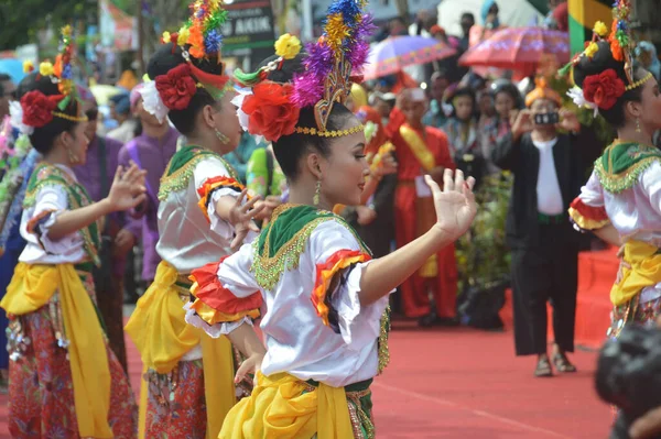 Tarakan Indonesia Juli 2018 Indonesiska Traditionella Dansattraktioner Vackra Dansare — Stockfoto