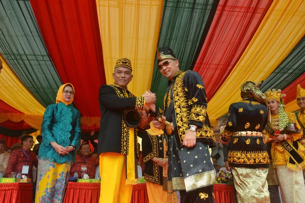 Tarakan Indonesien Juli 2018 Teilnehmer Der Apeksi Parade Überreichten Dem — Stockfoto