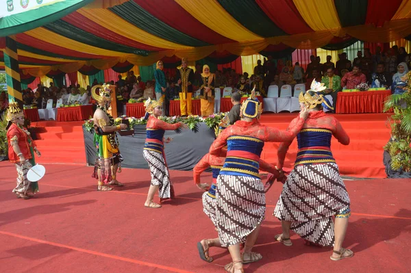 Tarakan Indonesia Července 2018 Tradiční Indonéské Taneční Atrakce Krásných Tanečnic — Stock fotografie