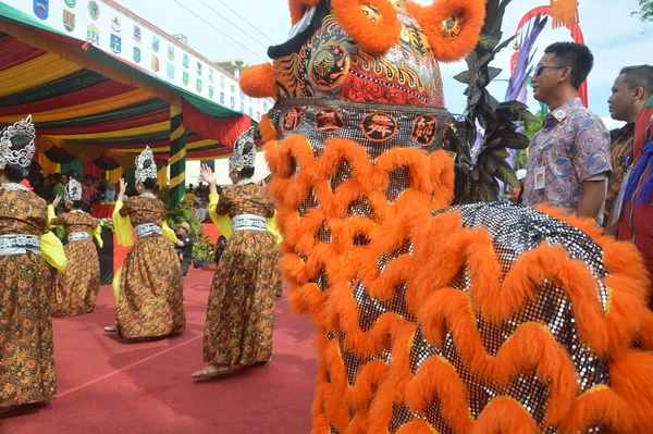 Tarakan Indonesia Juli 2018 Indonesische Traditionele Dansattracties Door Prachtige Dansers — Stockfoto