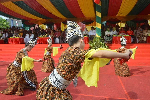 Tarakan Indonesia July 2018 Indonesian Traditional Dance Attractions Beautiful Dancers — Stock Photo, Image