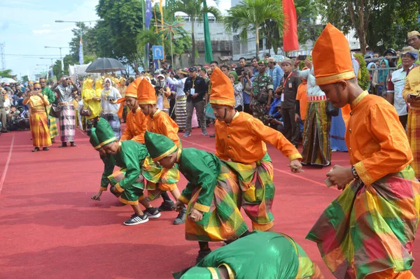 Tarakan Indonesia Julio 2018 Atracciones Danza Tradicional Indonesia Hermosas Bailarinas — Foto de Stock