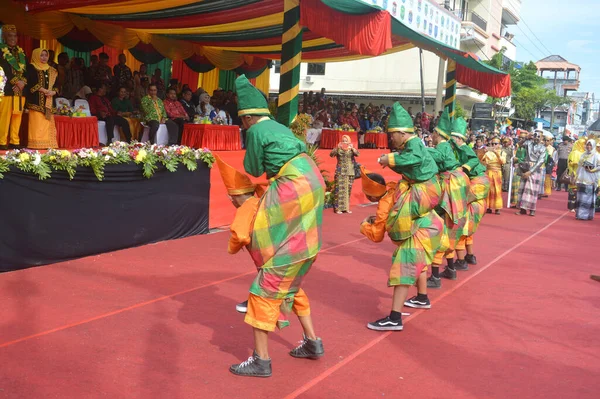 Tarakan Indonésia Julho 2018 Atrações Dança Tradicionais Indonésias Por Belos — Fotografia de Stock