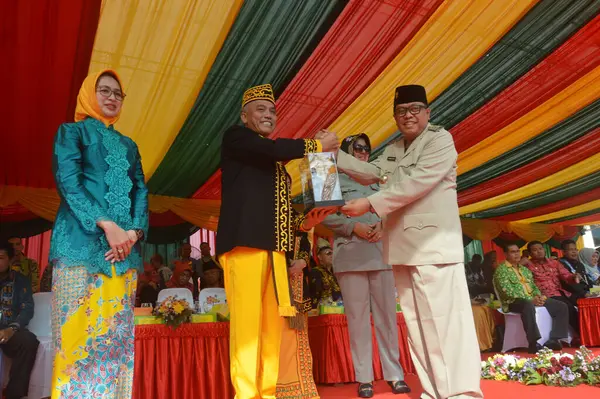 Tarakan Indonesien Juli 2018 Teilnehmer Der Apeksi Parade Überreichten Dem — Stockfoto