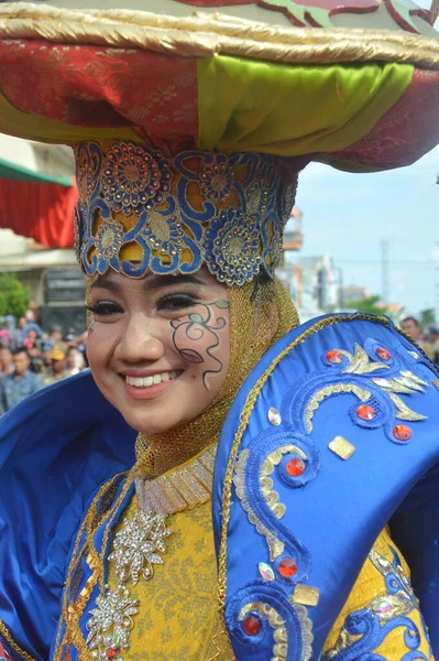 Tarakan Indonésie Juillet 2018 Portrait Une Belle Indonésienne Souriante Portant — Photo