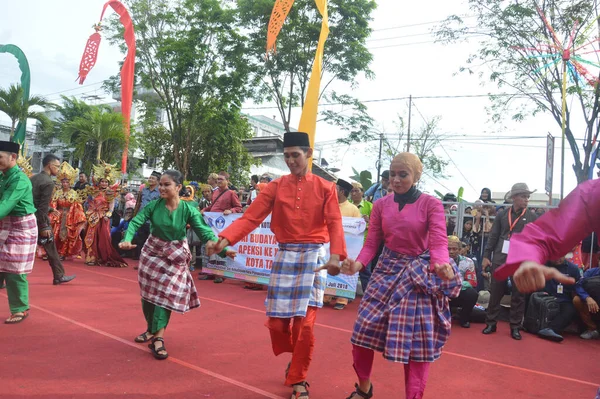 Tarakan Indonesia Juli 2018 Indonesische Traditionele Dansattracties Door Prachtige Dansers — Stockfoto