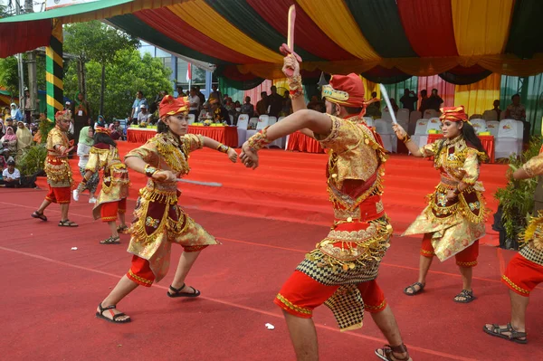 Tarakan Indonésia Julho 2018 Atrações Dança Tradicionais Indonésias Por Belos — Fotografia de Stock