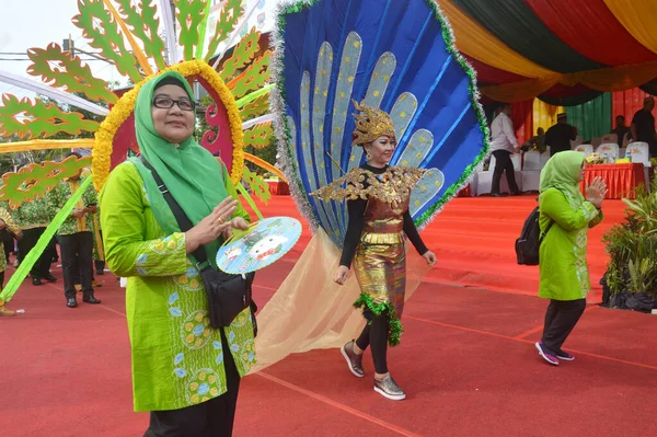 Таракан Индонезия Июля 2018 Года Парад Участников Маршировал Перед Почетными — стоковое фото