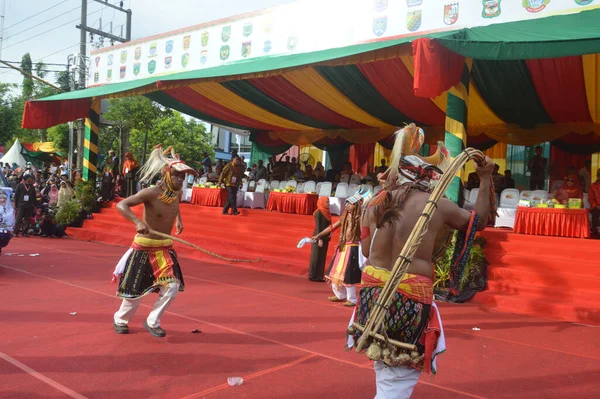 Tarakan Indonesia Julio 2018 Atracciones Danza Caci Kupang Tipo Danza — Foto de Stock