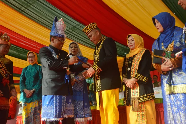 Tarakan Indonesien Juli 2018 Teilnehmer Der Apeksi Parade Überreichten Dem — Stockfoto