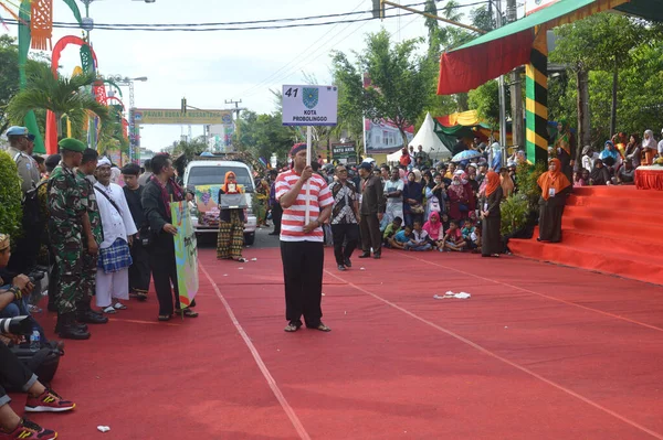 Tarakan Indonesia Julio 2018 Desfile Participantes Marchó Frente Las Tribunas —  Fotos de Stock