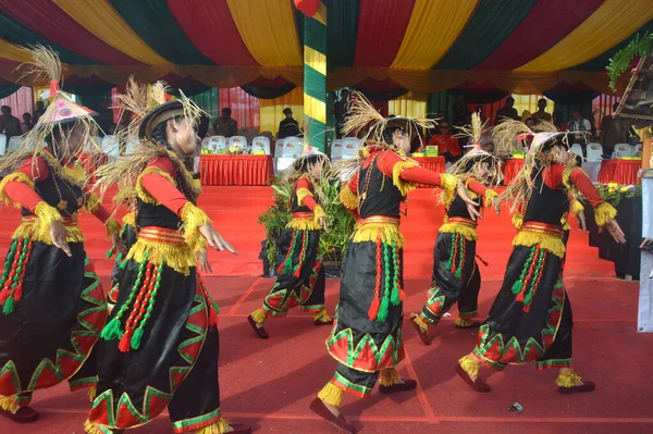 Tarakan Indonesia Julio 2018 Atracciones Danza Tradicional Indonesia Hermosas Bailarinas — Foto de Stock