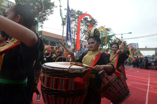 Tarakan Indonesia Липня 2018 Індонезійські Традиційні Танцювальні Атракціони Красивих Танцюристів — стокове фото