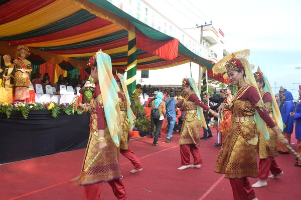 Tarakan Indonesia Julio 2018 Atracciones Danza Tradicional Indonesia Hermosas Bailarinas — Foto de Stock