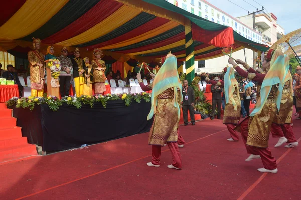 Tarakan Indonésia Julho 2018 Atrações Dança Tradicionais Indonésias Por Belos — Fotografia de Stock