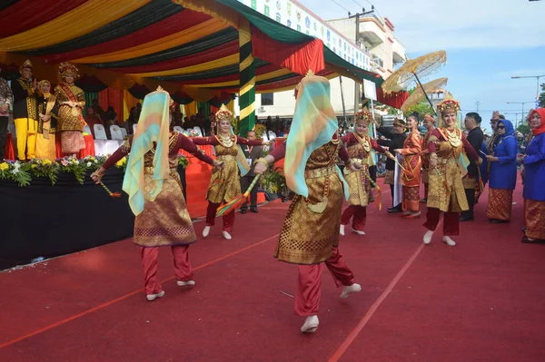 Tarakan Indonésia Julho 2018 Atrações Dança Tradicionais Indonésias Por Belos — Fotografia de Stock
