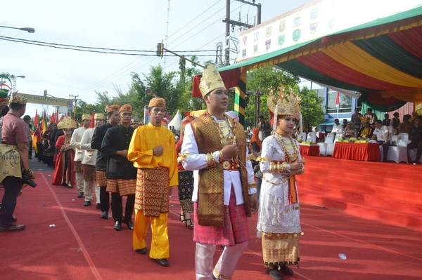 Tarakan Indonésia Julho 2018 Desfile Participantes Marchou Frente Arquibancadas Honra — Fotografia de Stock