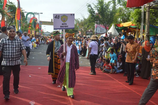 Tarakan Indonesia Julio 2018 Desfile Participantes Marchó Frente Las Tribunas — Foto de Stock