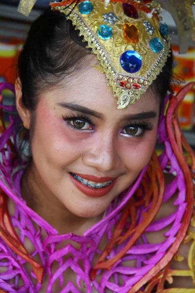 Tarakan Indonesia Julio 2018 Retrato Una Hermosa Mujer Indonesia Sonriendo — Foto de Stock