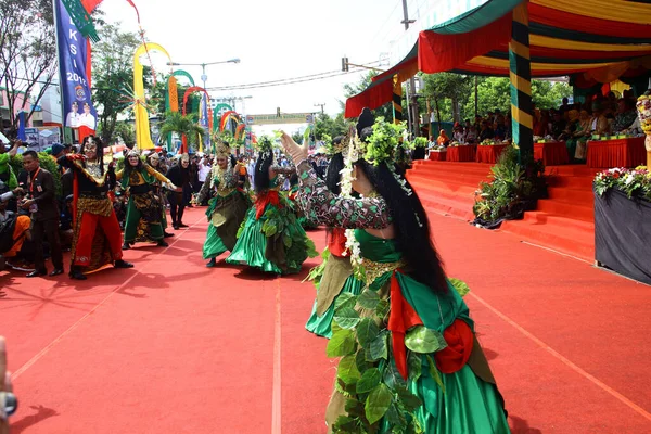 Tarakan Indonesia Juli 2018 Indonesische Traditionele Dansattracties Door Prachtige Dansers — Stockfoto