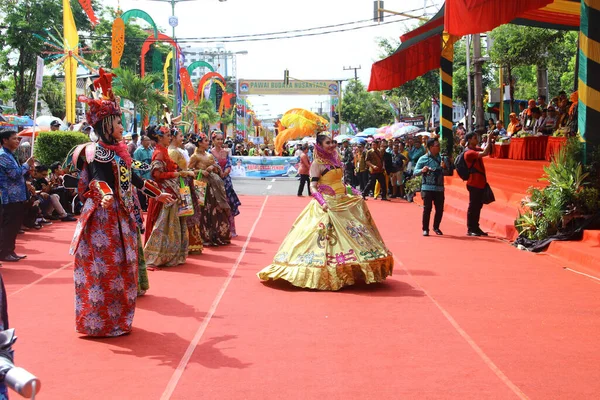 Tarakan Indonesia Julio 2018 Desfile Participantes Marchó Frente Las Tribunas — Foto de Stock