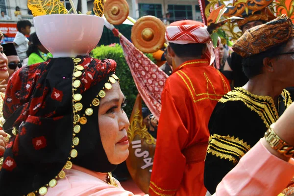 Tarakan Indonésie Juillet 2018 Les Danses Traditionnelles Indonésiennes Attirent Beaux — Photo