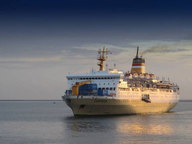 MAKASSAR - INDONESIA, 22 NİSAN 2013; Makassar limanındaki Labobar Gemi Gemisi