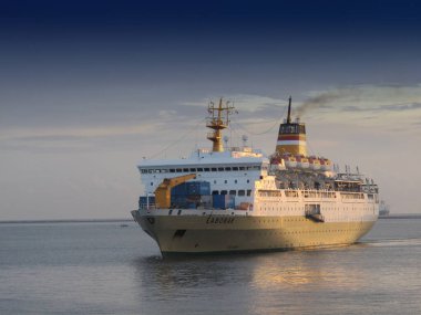 MAKASSAR - INDONESIA, 22 NİSAN 2013; Makassar limanındaki Labobar Gemi Gemisi