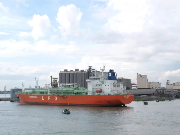 Surabaya Indonesia April 2013 Lpg Tanker Dock Tanjung Perak Port — 图库照片