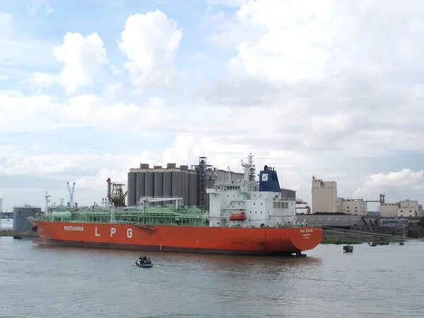 Surabaya Indonesien April 2013 Lpg Tanker Legen Hafen Von Tanjung — Stockfoto