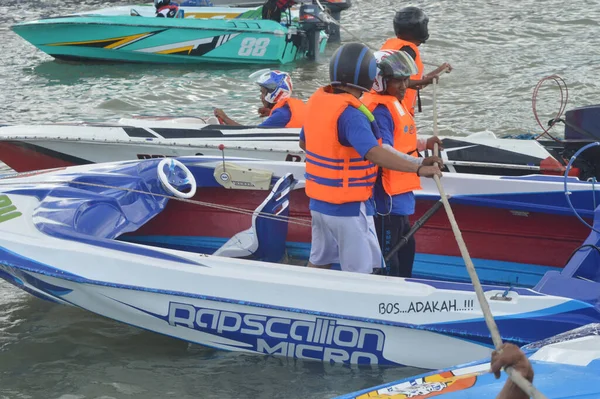 Tarakan Indonesia Diciembre 2019 Los Corredores Lanchas Rápidas Preparan Línea —  Fotos de Stock