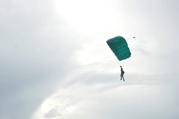 Tarakan Indonésie Mai 2017 Attraits Parachutisme Par Des Membres Des — Photo