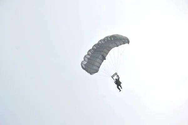 Tarakan Indonésie Mai 2017 Attraits Parachutisme Par Des Membres Des — Photo