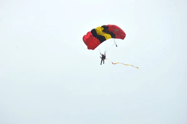 Tarakan Indonésie Mai 2017 Attraits Parachutisme Par Des Membres Des — Photo