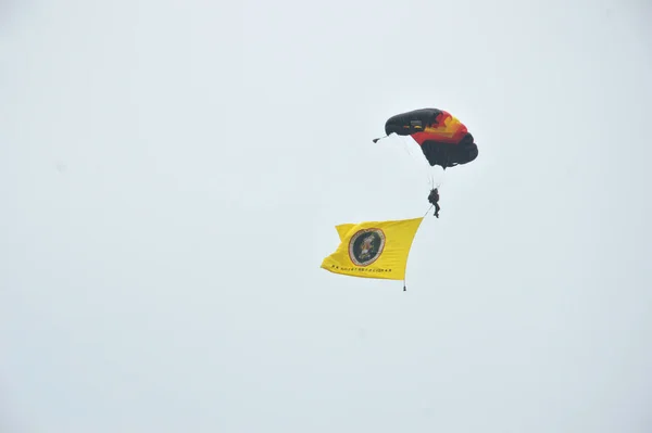 Tarakan Indonesia Mei 2017 Parachutespringen Door Leden Van Het Indonesische — Stockfoto