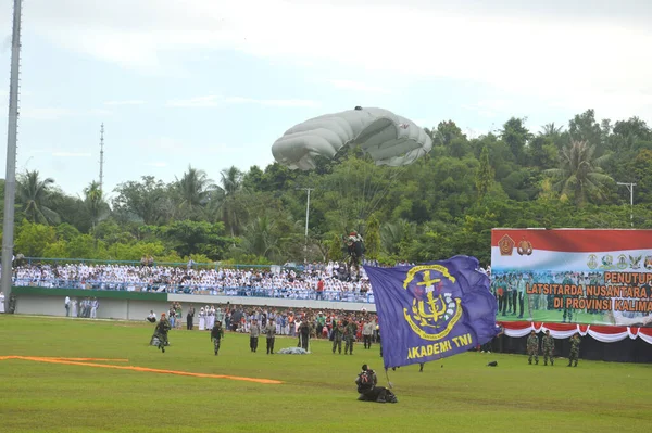 Tarakan Indonesien Mai 2017 Fallschirmsprung Attraktionen Von Mitgliedern Der Indonesischen — Stockfoto