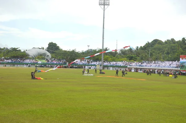 Tarakan Indonésie Mai 2017 Attraits Parachutisme Par Des Membres Des — Photo