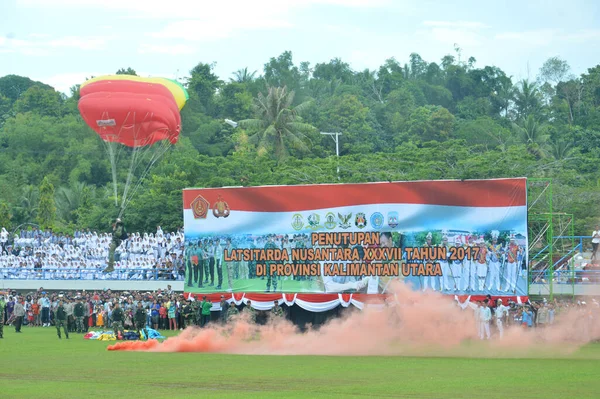 Tarakan Indonesien Mai 2017 Fallschirmsprung Attraktionen Von Mitgliedern Der Indonesischen — Stockfoto