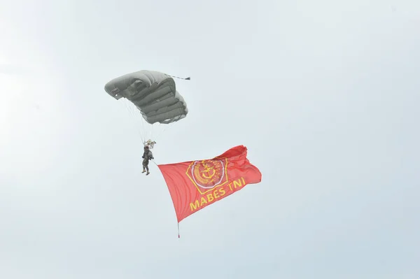 Tarakan Indonesia Mei 2017 Parachutespringen Door Leden Van Het Indonesische — Stockfoto