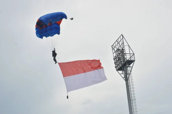 Tarakan Indonésia Maio 2017 Atrações Pára Quedismo Membros Das Forças — Fotografia de Stock