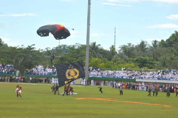 Tarakan Indonesia May 2017 Скайдайвінгові Пам Ятки Військовослужбовців Збройних Сил — стокове фото
