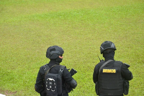 Tarakan Indonesien Maj 2017 Indonessiska Polisen Bär Svarta Kravallskyddsvästar — Stockfoto