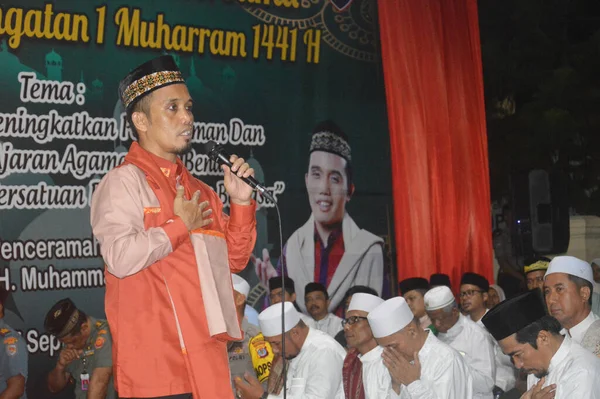 TARAKAN - INDONEZYA, 7 Eylül 2019: İslami Yeni Yıl anısına Ustadz Maulana 'nın polis karakolunda verdiği konferans