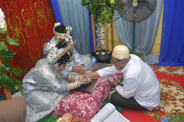 Tarakan Indonesia March 2020 Khatam Qur Indonesian Bugis Bride Her — Stock Photo, Image