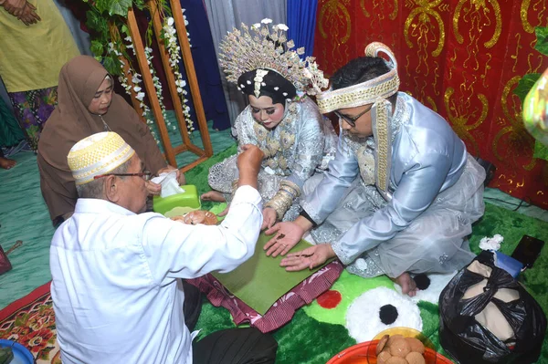 Tarakan Indonésia Março 2020 Mappacci Tradicional Cerimônia Casamento Bugisnese Indonésia Fotografias De Stock Royalty-Free