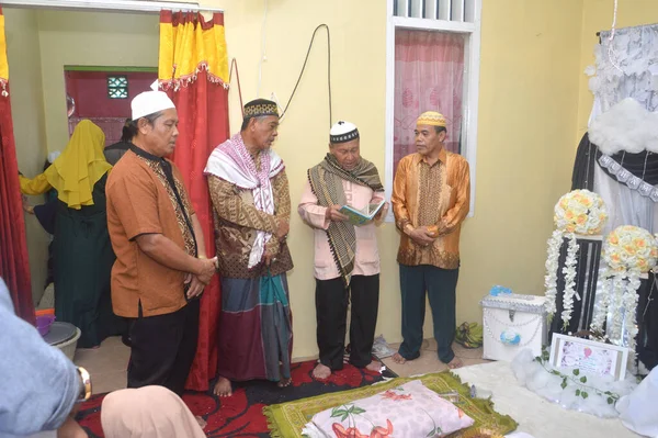 Tarakan Indonesia October 2019 Священик Зачитував Молитву Першій Перерізі Мусульманських — стокове фото