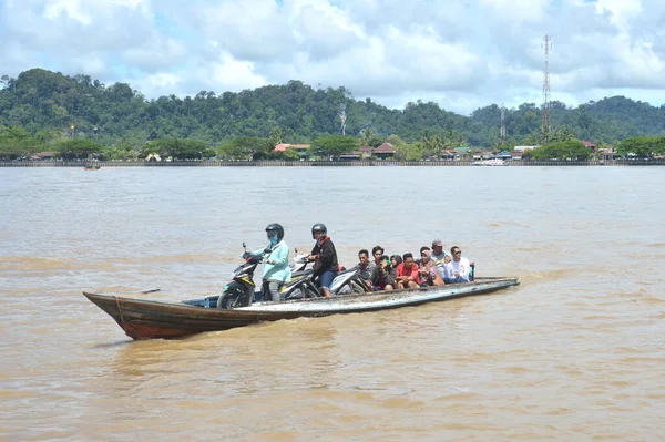 Tanjung Selor Indonesia January 2019 Wooden Boats Load Passengers Motorkes — 图库照片